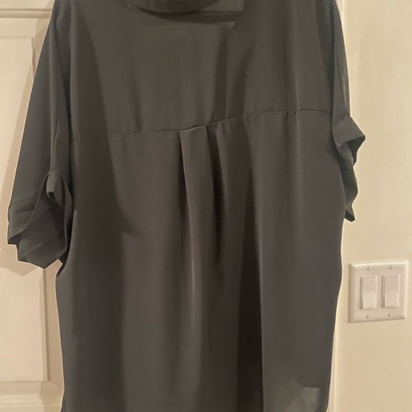 Black Women's Button-Up Top - Picture 5 of 7